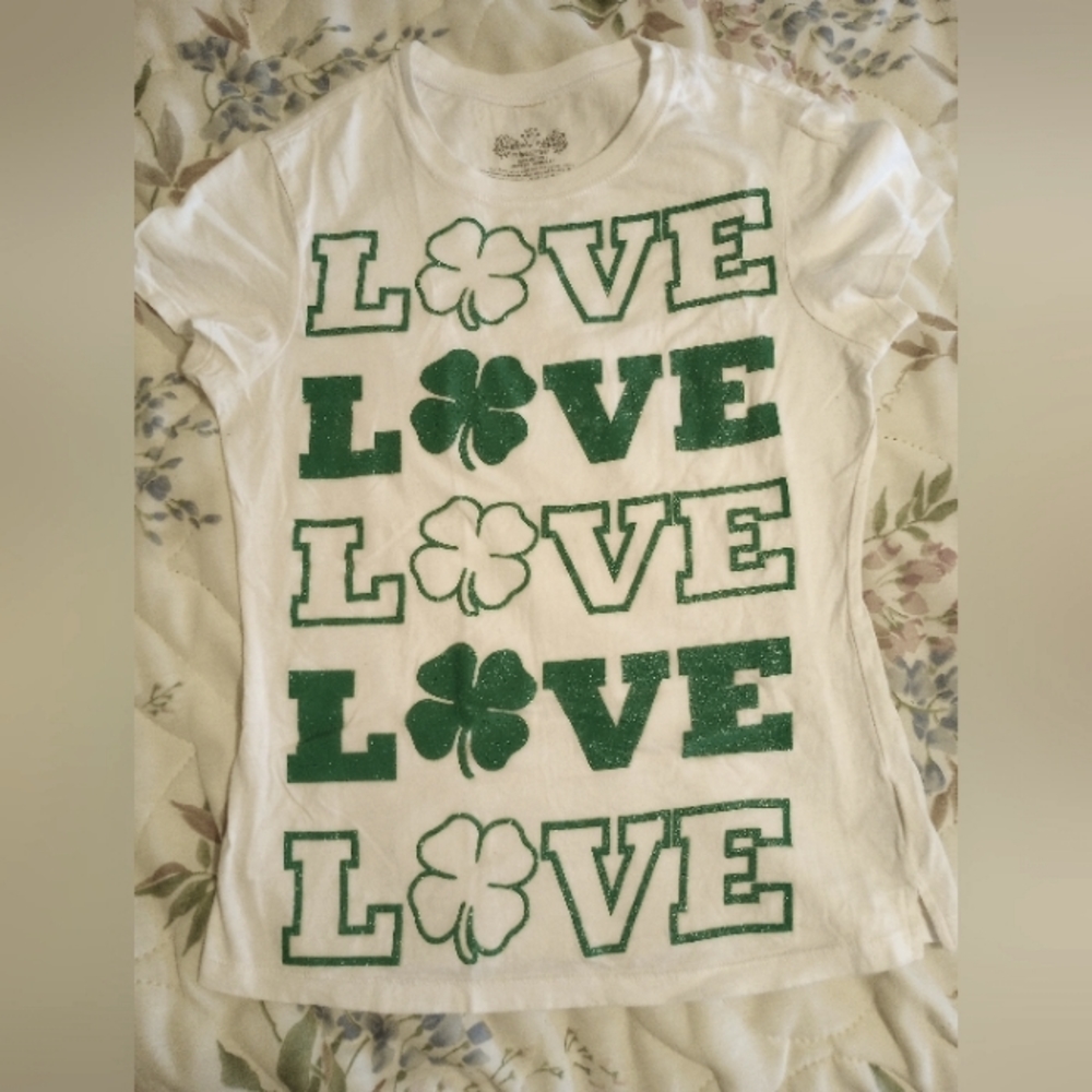 White crew neck Graphic T